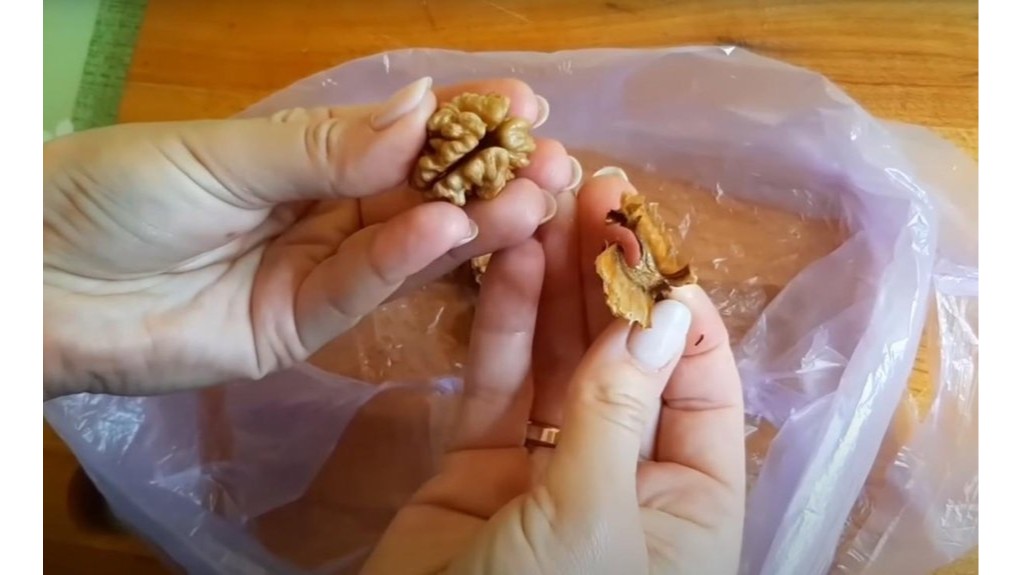 Greitai ir lengvai išlukštenti graikinius riešutus